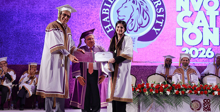 Janita Baloch receiving deans medal